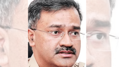 आरसीबी विजय परेड स्टैम्पेड: सीमैंथ कुमार सिंह ने सिदरमैया की शीर्ष पुलिस के खिलाफ कार्रवाई के बाद नए बेंगलुरु आयुक्त नियुक्त किए। भारत समाचार आरसीबी विजय परेड स्टैम्पेड: सीमैंथ कुमार सिंह ने सिदरमैया की शीर्ष पुलिस के खिलाफ कार्रवाई के बाद नए बेंगलुरु आयुक्त नियुक्त किए। भारत समाचार
