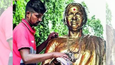 Meenatai की प्रतिमा अपवित्र, 1 राजनीतिक आक्रोश के बीच आयोजित की गई | भारत समाचार Meenatai की प्रतिमा अपवित्र, 1 राजनीतिक आक्रोश के बीच आयोजित की गई | भारत समाचार