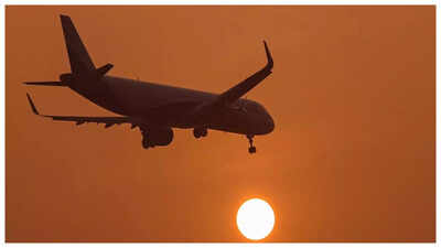 बम की अफवाह से उड़ान का मार्ग बदलना पड़ा | भारत समाचार