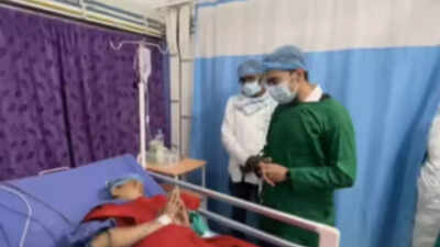 ‘मैंने उसका नाम अपोन रखा’: अभिषेक बनर्जी सुनाली खातून और उसके नवजात शिशु से मिले; महिला को बांग्लादेश से वापस लाया गया – देखें | भारत समाचार