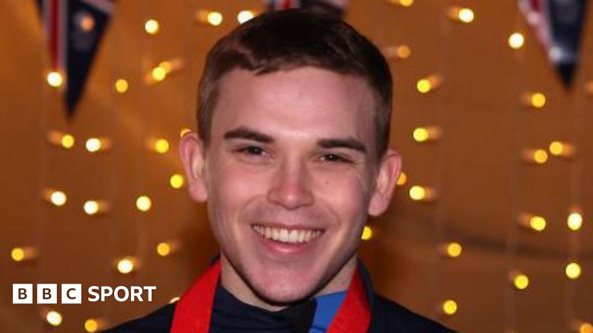 विश्व पुरुष कर्लिंग चैंपियनशिप: स्कॉटलैंड ने प्ले-ऑफ के लिए क्वालीफाई किया